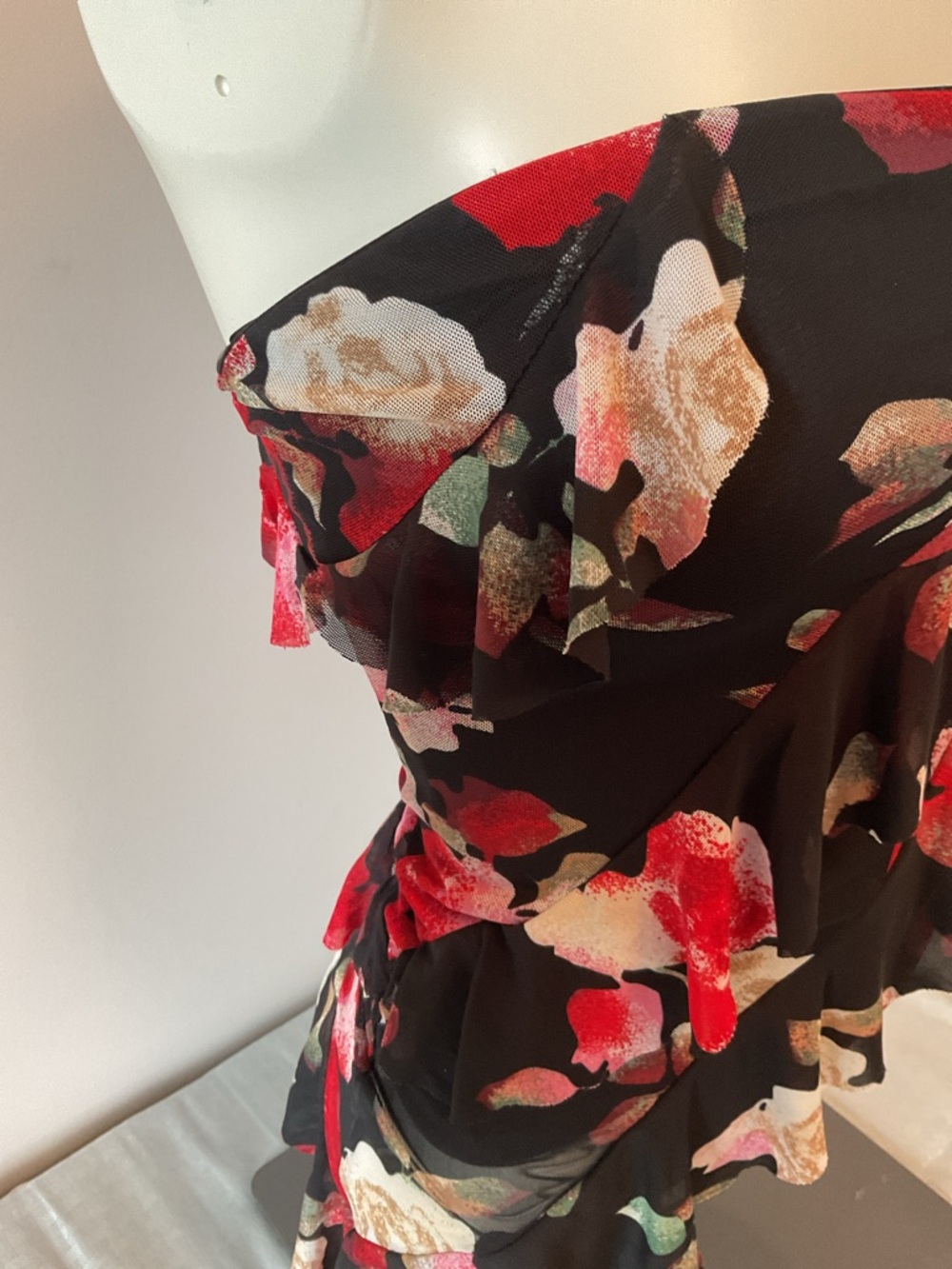 Strapless Ruffle Top Bonus Scarf - Picture 3 of 10